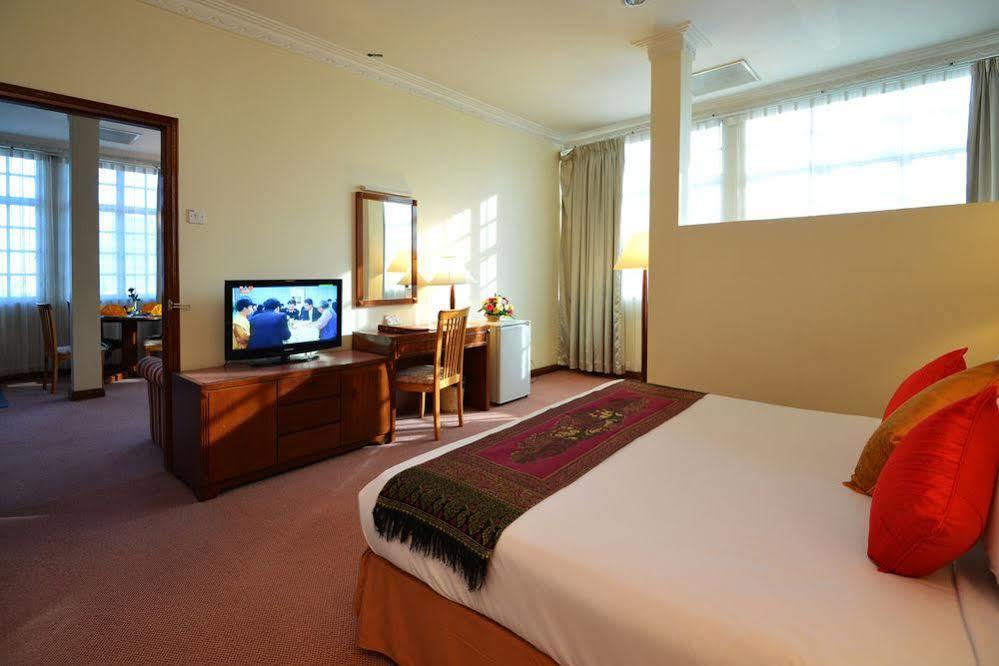Holiday Villa Hotel City Centre Πνομ Πενχ Εξωτερικό φωτογραφία